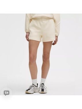 Lululemon Size 14 Softstreme High Rise Short 4” Cream